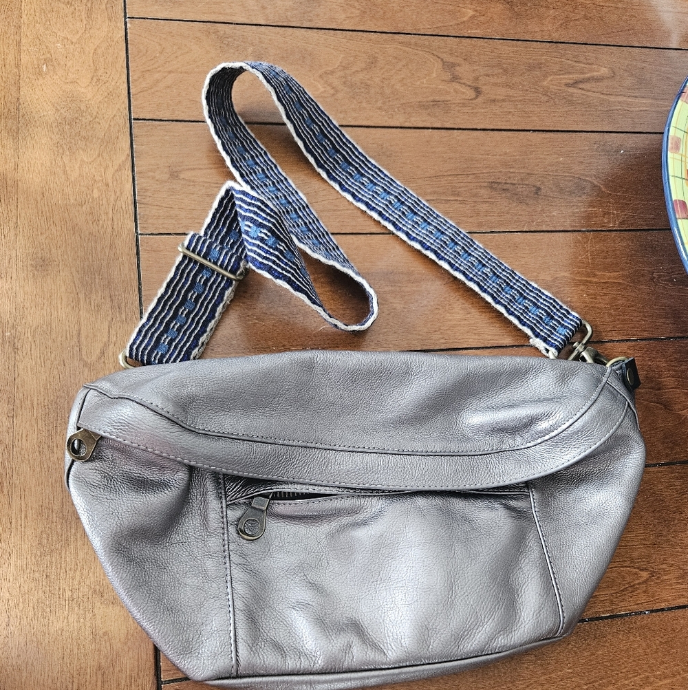 Silver Crossbody PARKER THATCH Bag